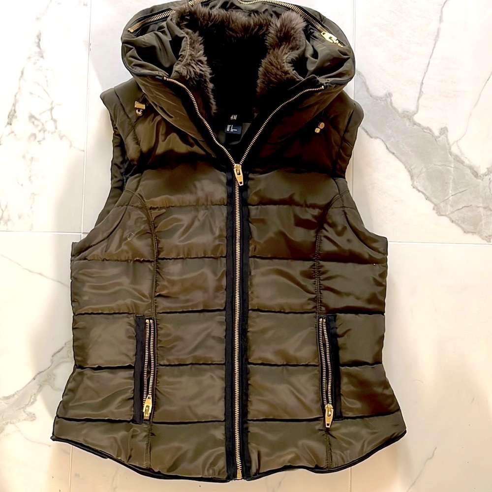 H&M puffer vest size S